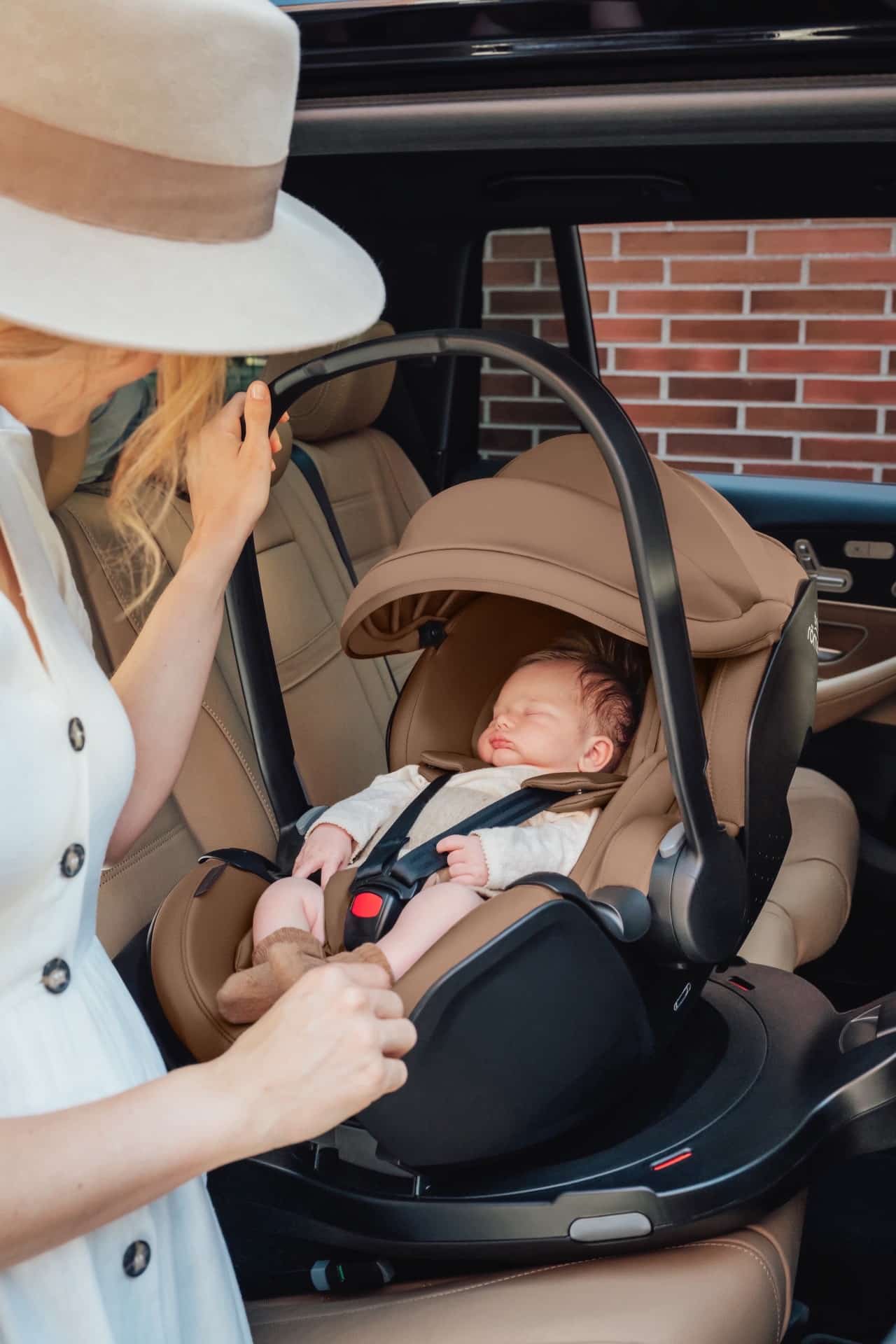 LIFESTYLE CS LUX BABY SAFE PRO EasyEntry WarmCaramel 2024 300dpi