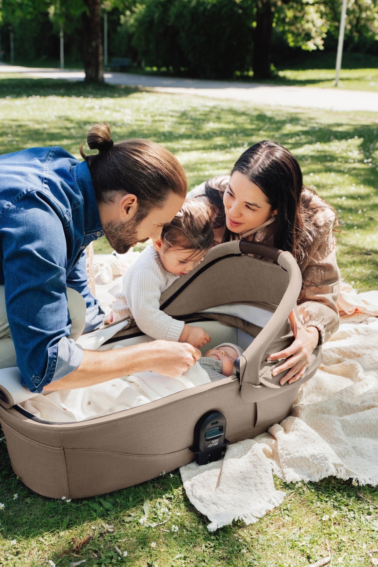 LIFESTYLE WG SMILE 5Z Carrycot Picnic 3 2025 300dpi